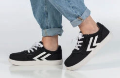 Black/White BILLY CS Sneaker Low Tops 16 Black/White BILLY CS Sneaker Low Tops -BILLY Footwear BK22343 002 studio standing 1 940x614 eacff3a2 21c8 489a a5ec df27be06e299